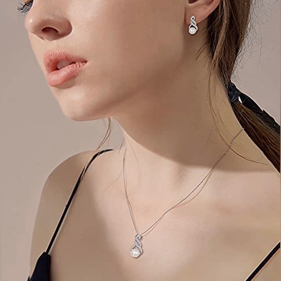 Sterling Silver Clean Freshwater Pearl necklace & earrings jewelry set - Picture 2 of 7